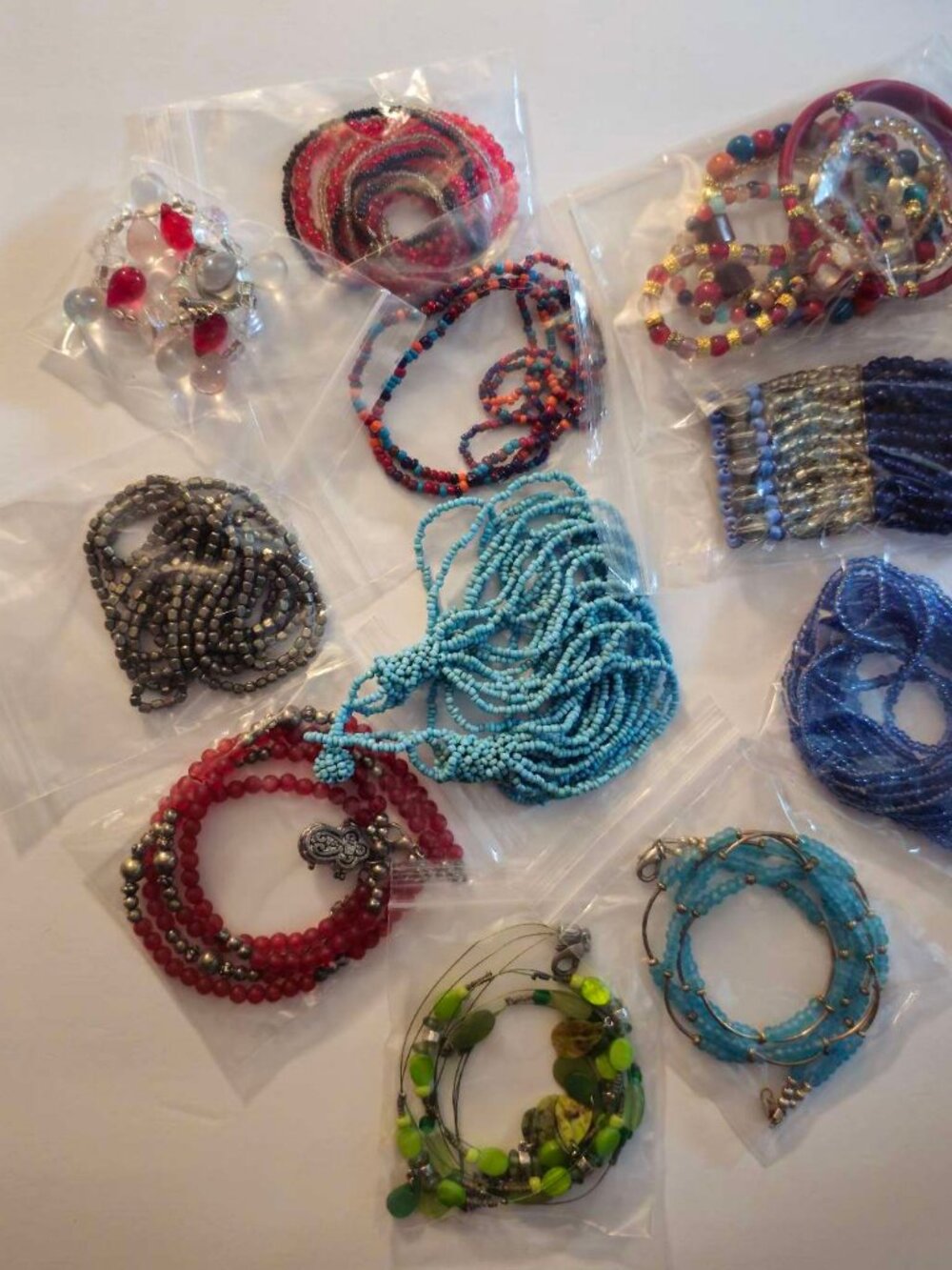 Lot Of Beaded Bracelets And Necklaces 16 Pieces